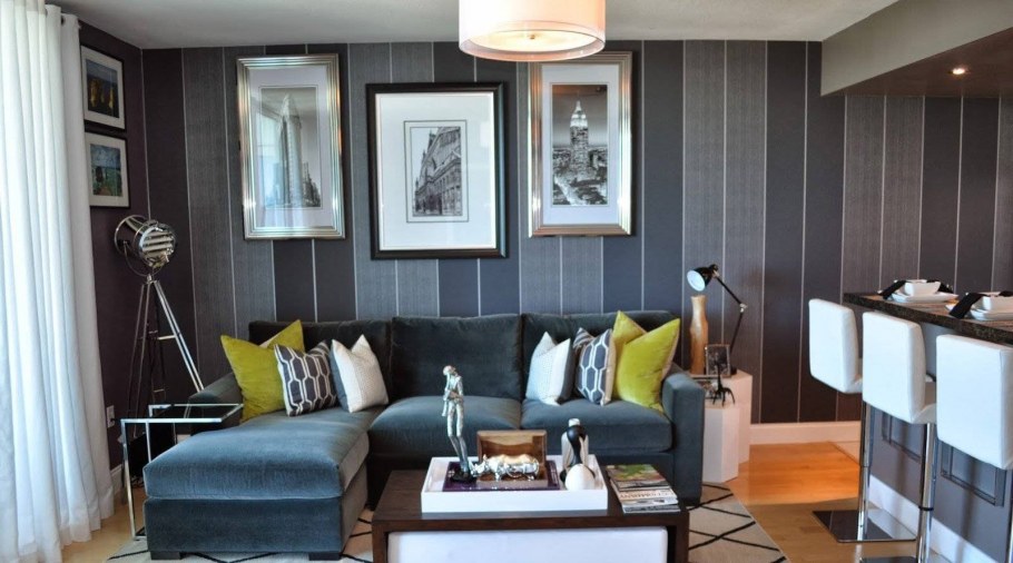 Диван в полоску в интерьере