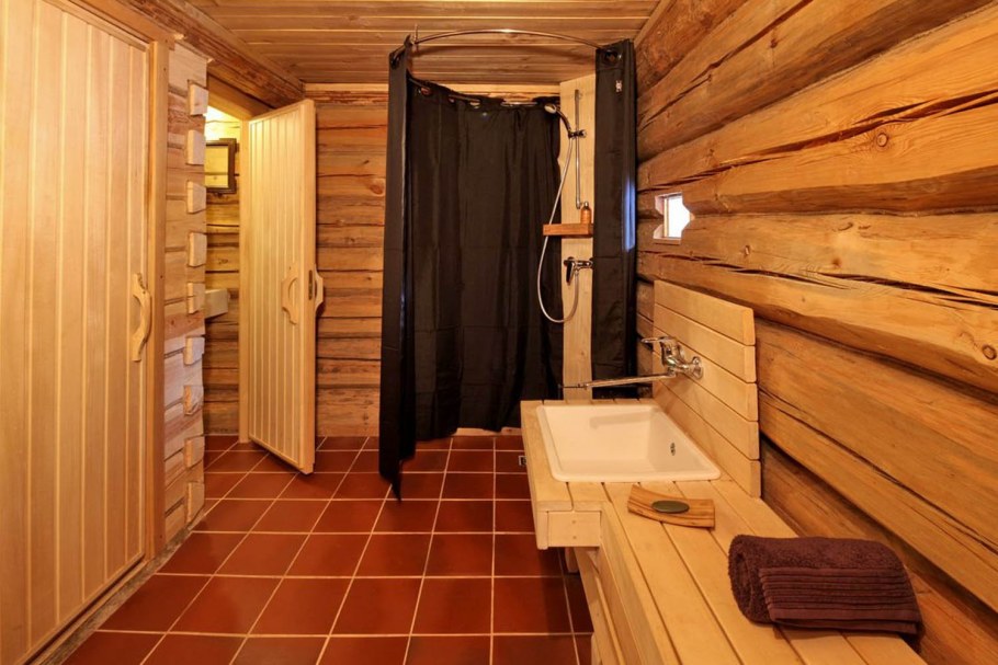 Баня с душем и комнатой отдыха