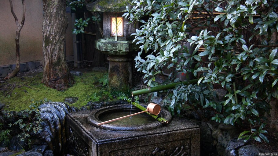 Цукубай в японском саду