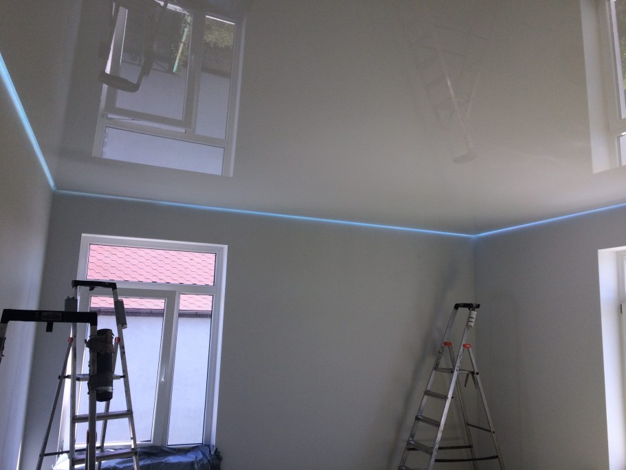 Парящий натяжной потолок без подсветки