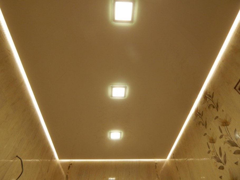 Парящий потолок с подсветкой