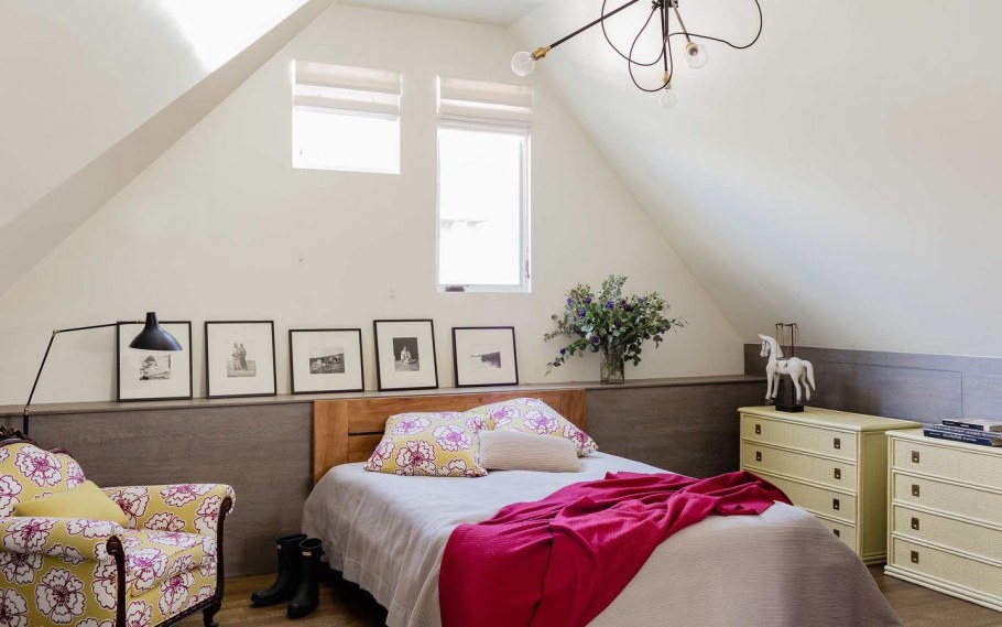 Гостиная в скандинавском стиле с балками