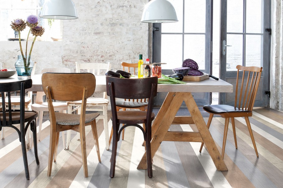 Разные стулья за одним столом