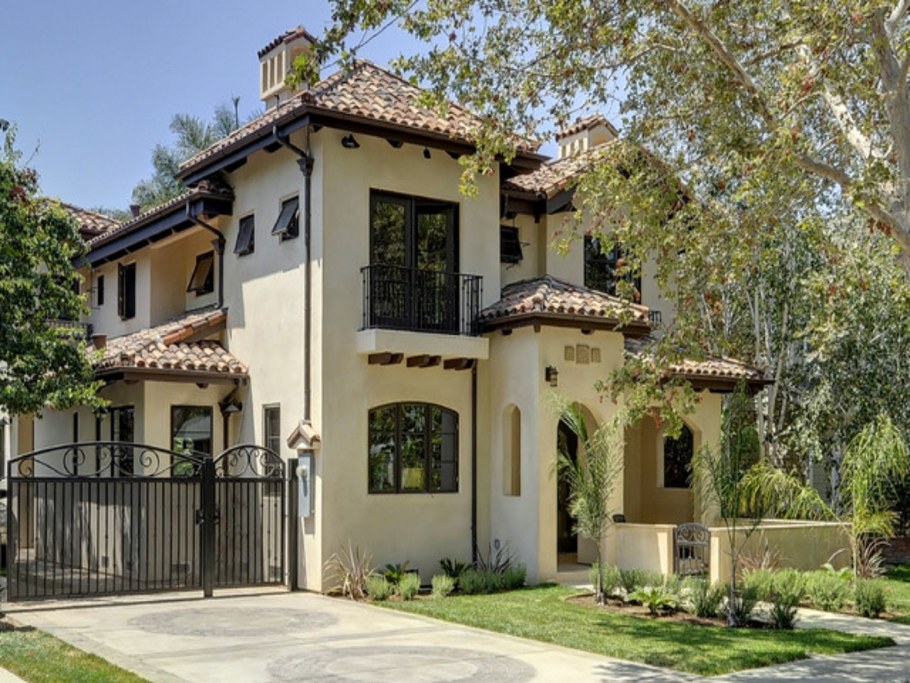 Испанский колониальный стиль экстерьер