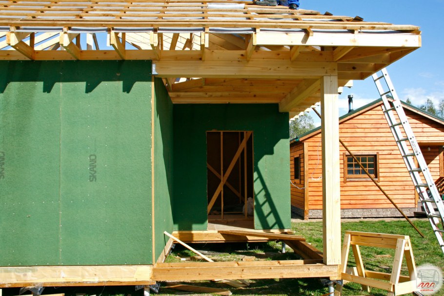 Веранда под общей крышей с домом