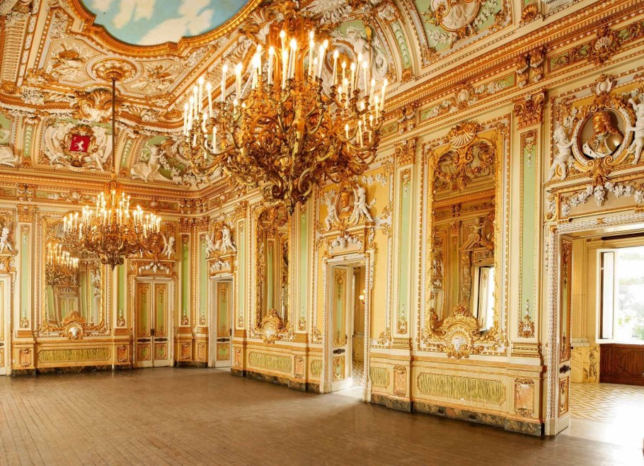 Бальный зал во Дворце 19 века