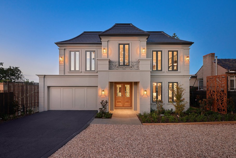 Двухэтажный дом во французском стиле