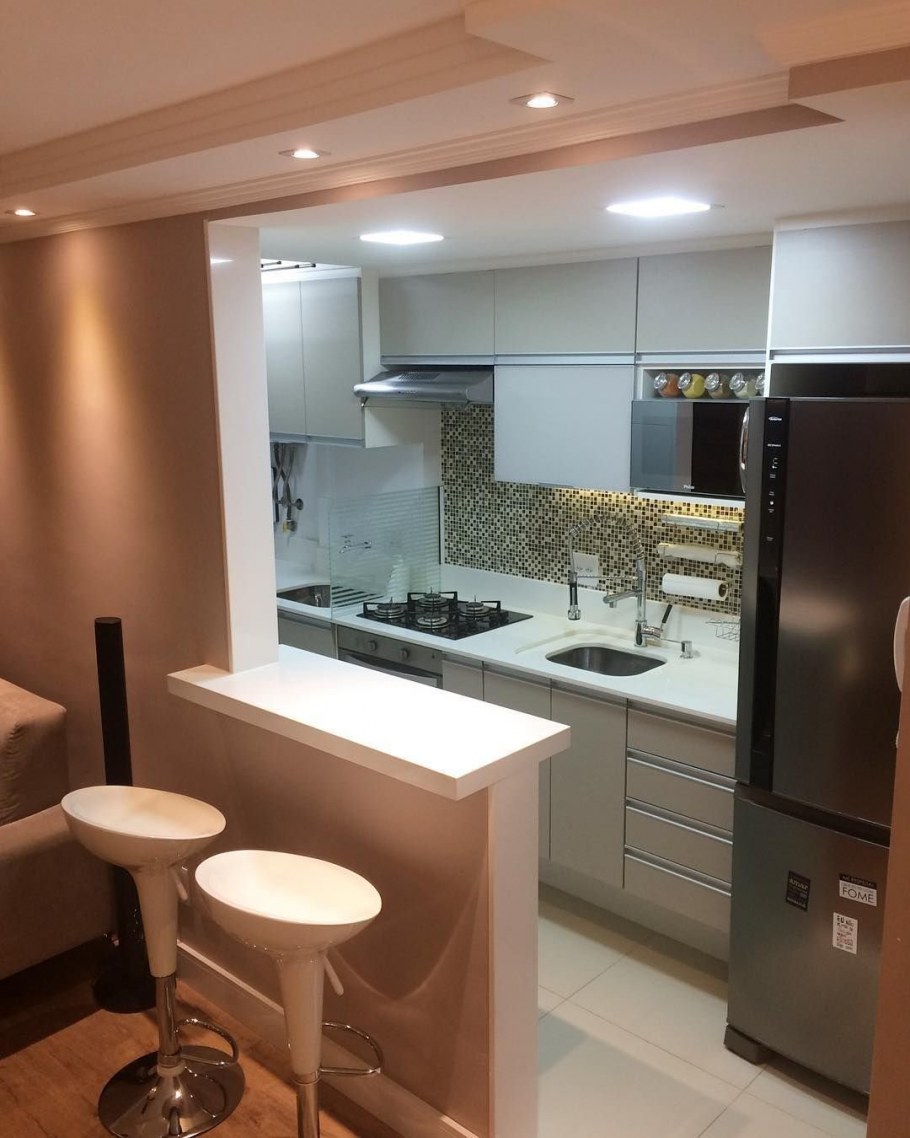 Кухня гостиная с ьарной стройкой