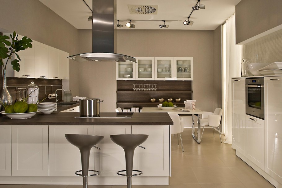 Песочные стены на кухне