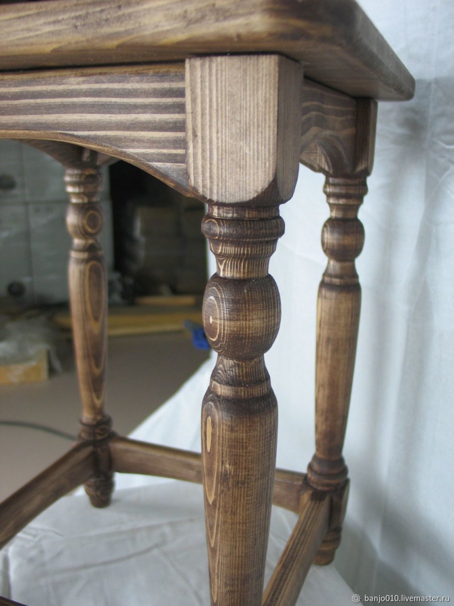 Точеные табуретки