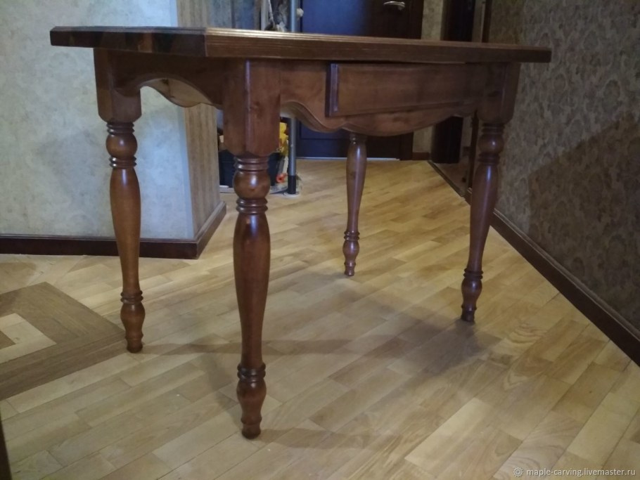 Консоль из массива с точеными ножками RB-14055