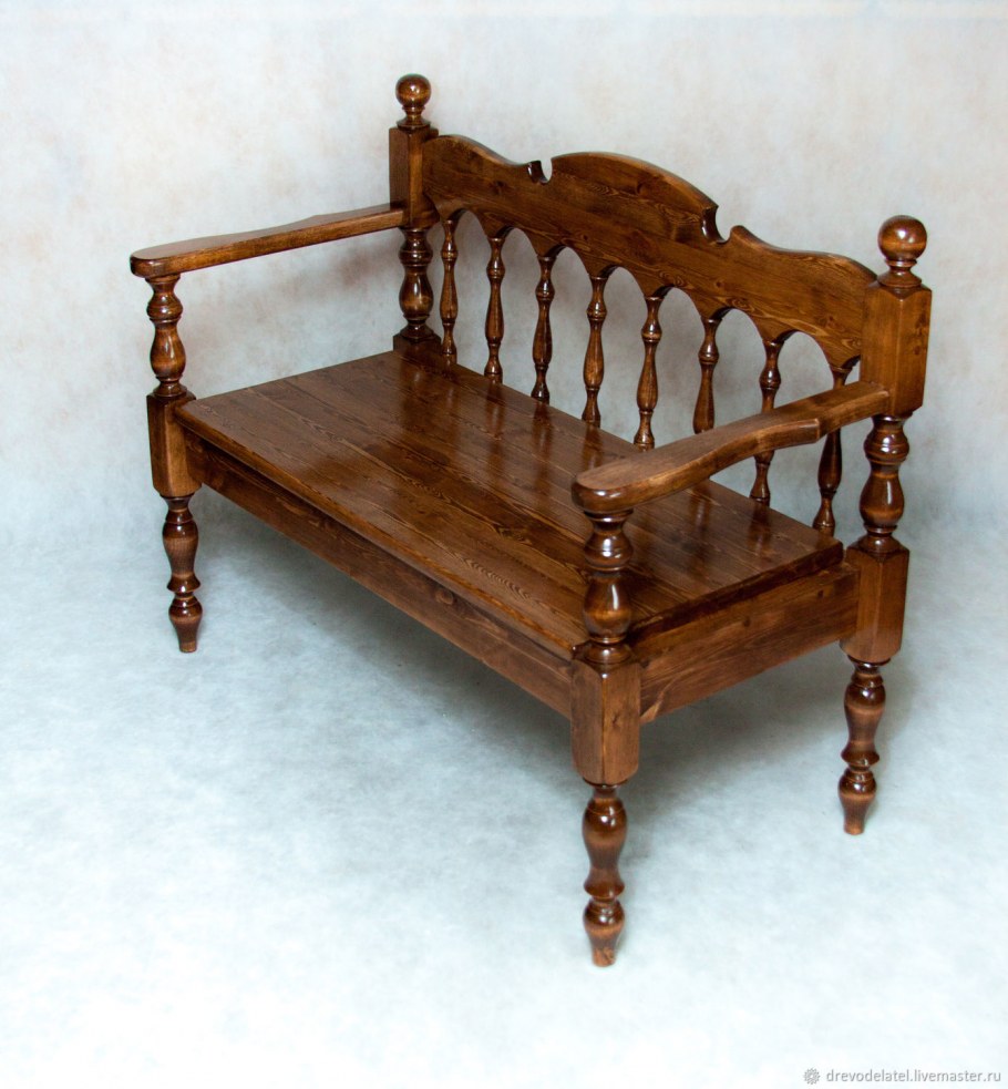 Деревянный диванчик