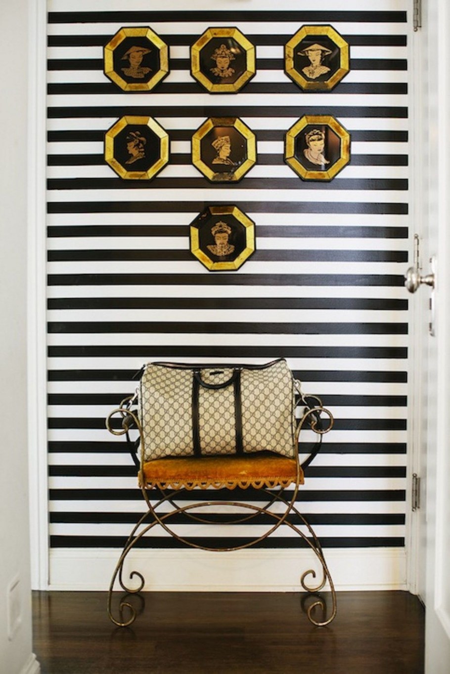 Бордовая прихожая