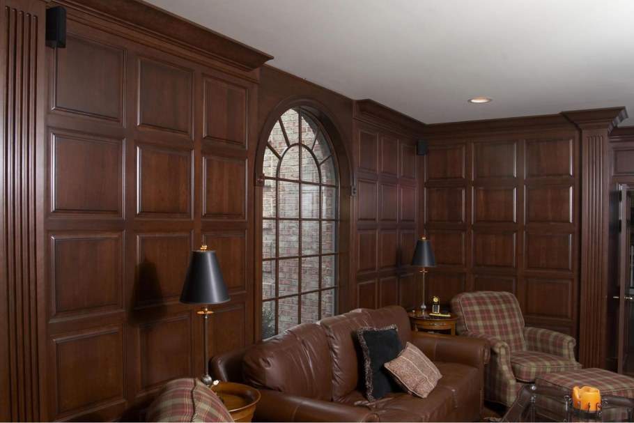 Дизайн стен с панелями в английском стиле