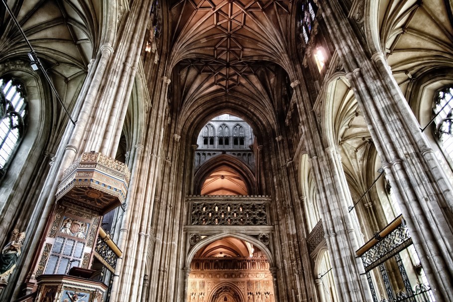 Западный фасад готического собора в Солсбери