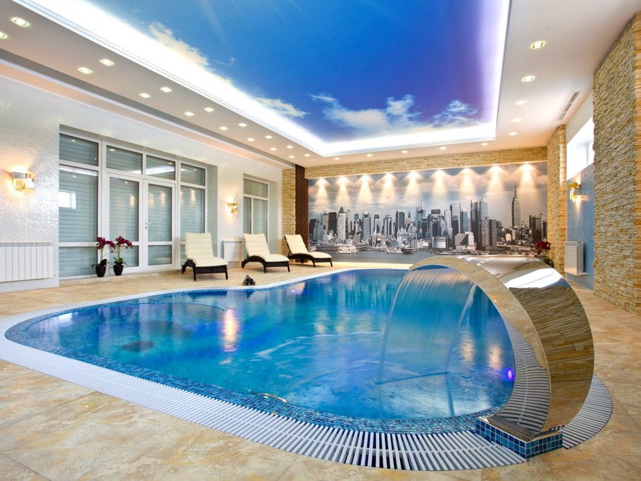 Бассейн в коттедже