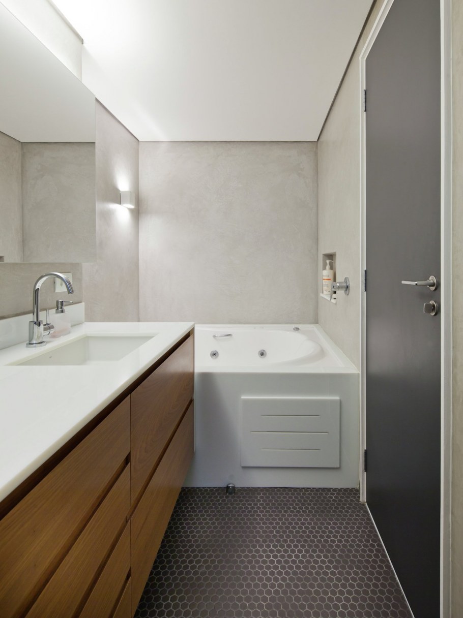 Узкая ванная комната