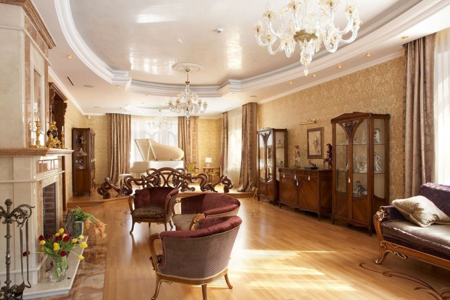 Интерьер гостиной в классическом стиле в доме