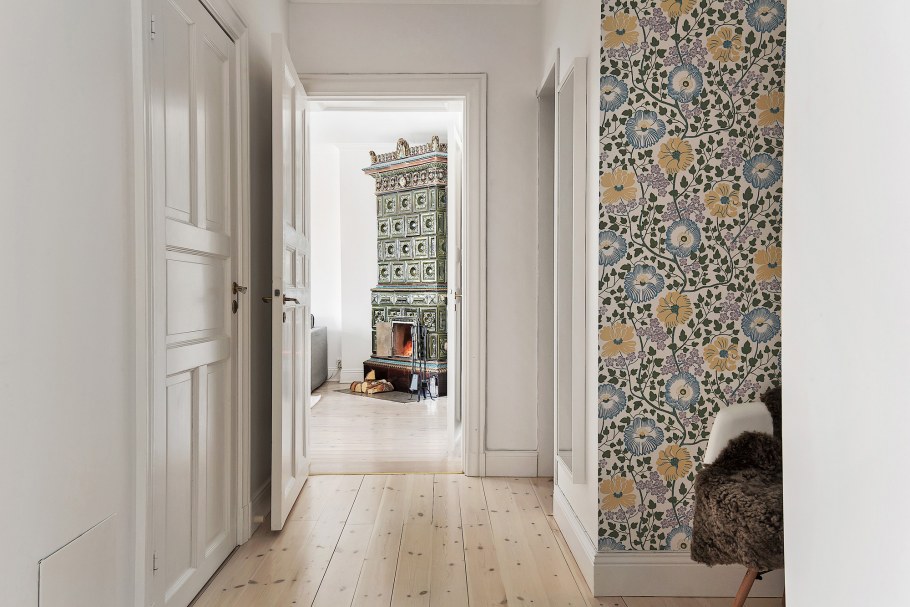 Акцентная стена в коридоре в скандинавском стиле