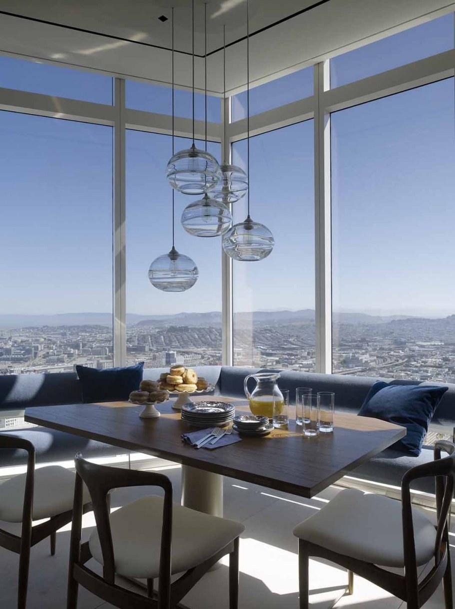 Кухня столовая с панорамными окнами