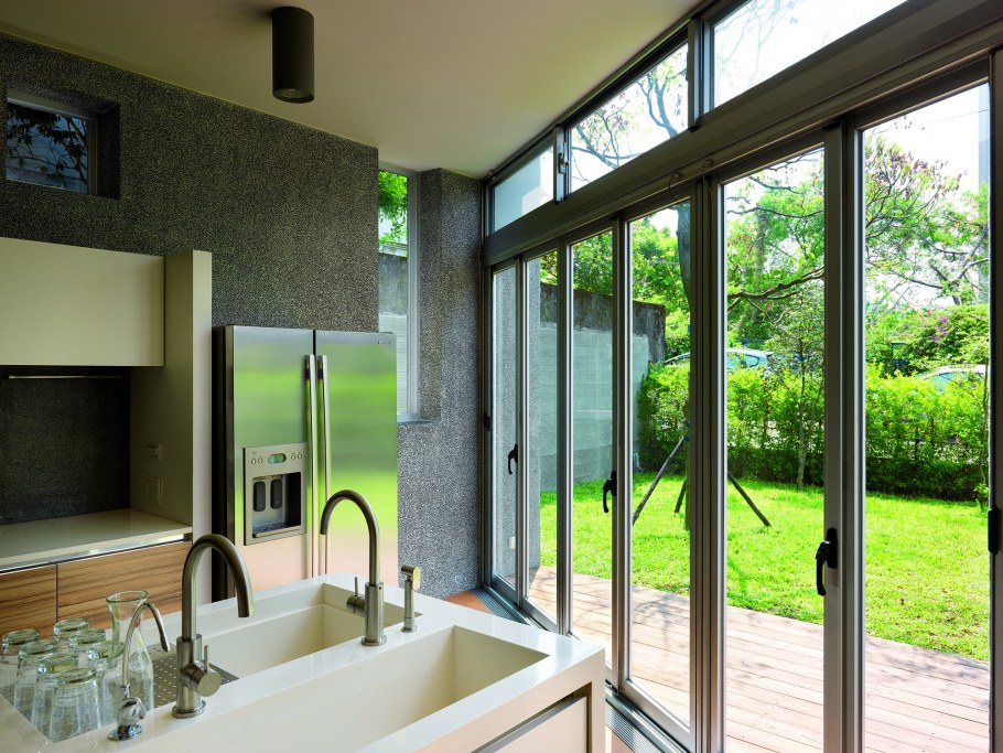 Застекленная кухня