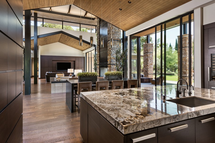 Кухня с панорамными окнами