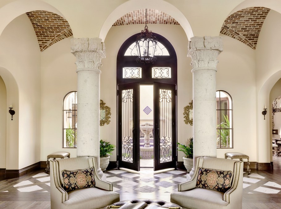 Помещение с колоннами