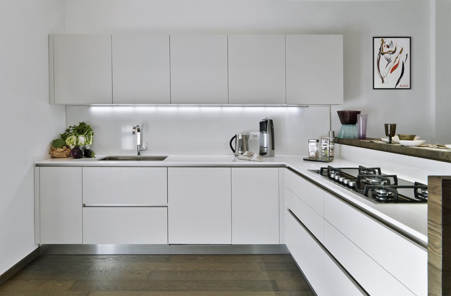 Кухня без ручек с профилем gola