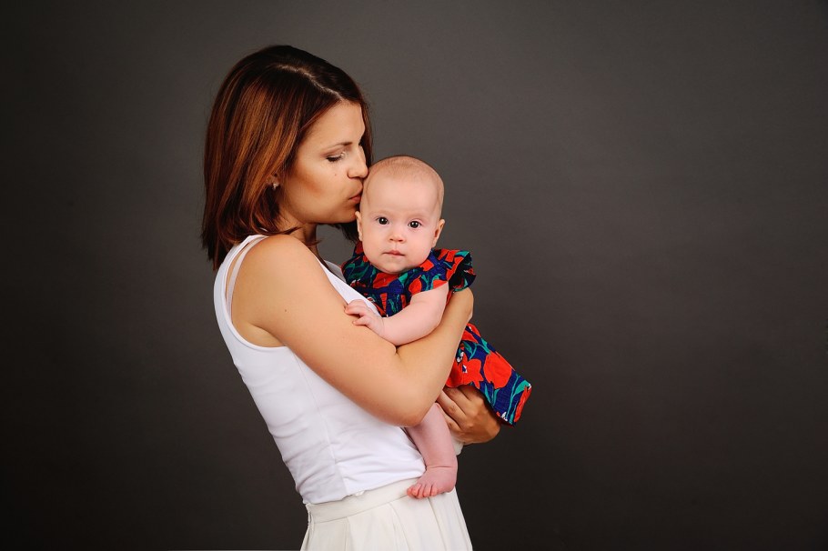 Фотосессия мама и малыш в студии
