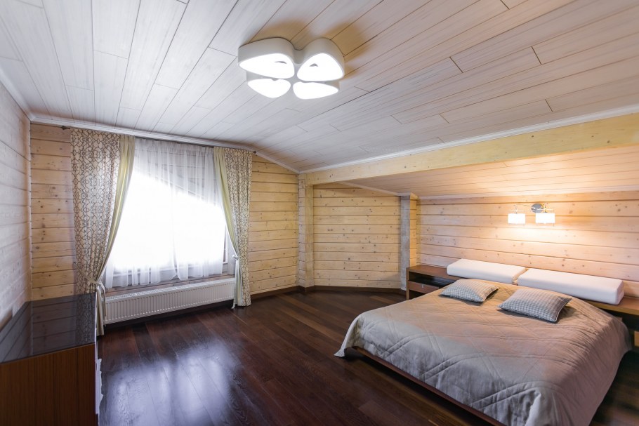 Отделка комнаты блокхаусом