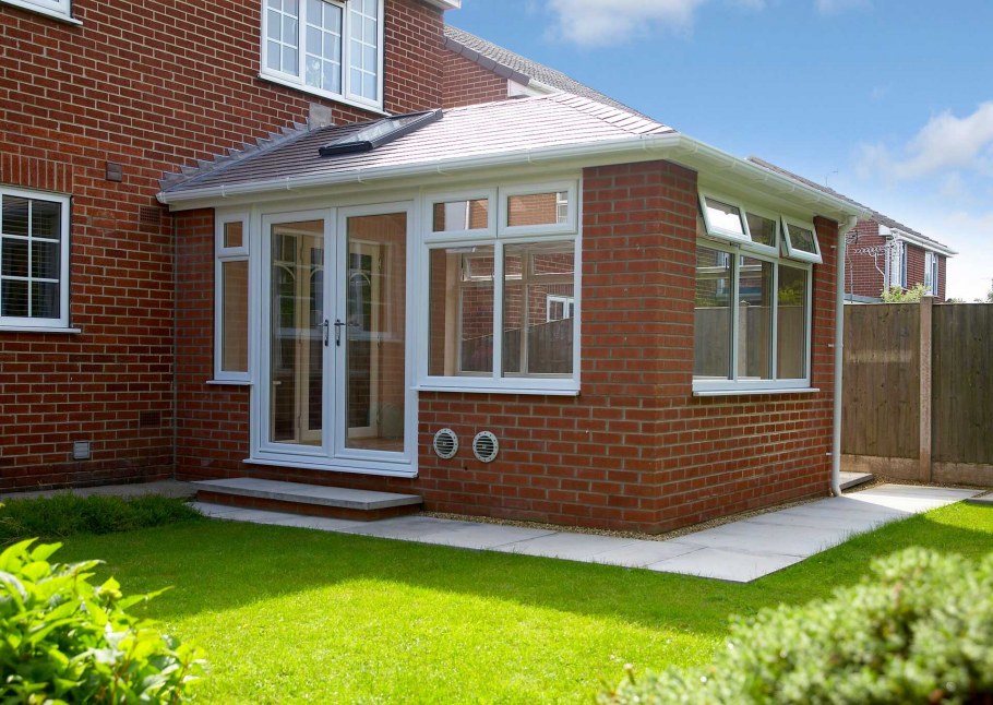 Веранда из кирпича пристроенная