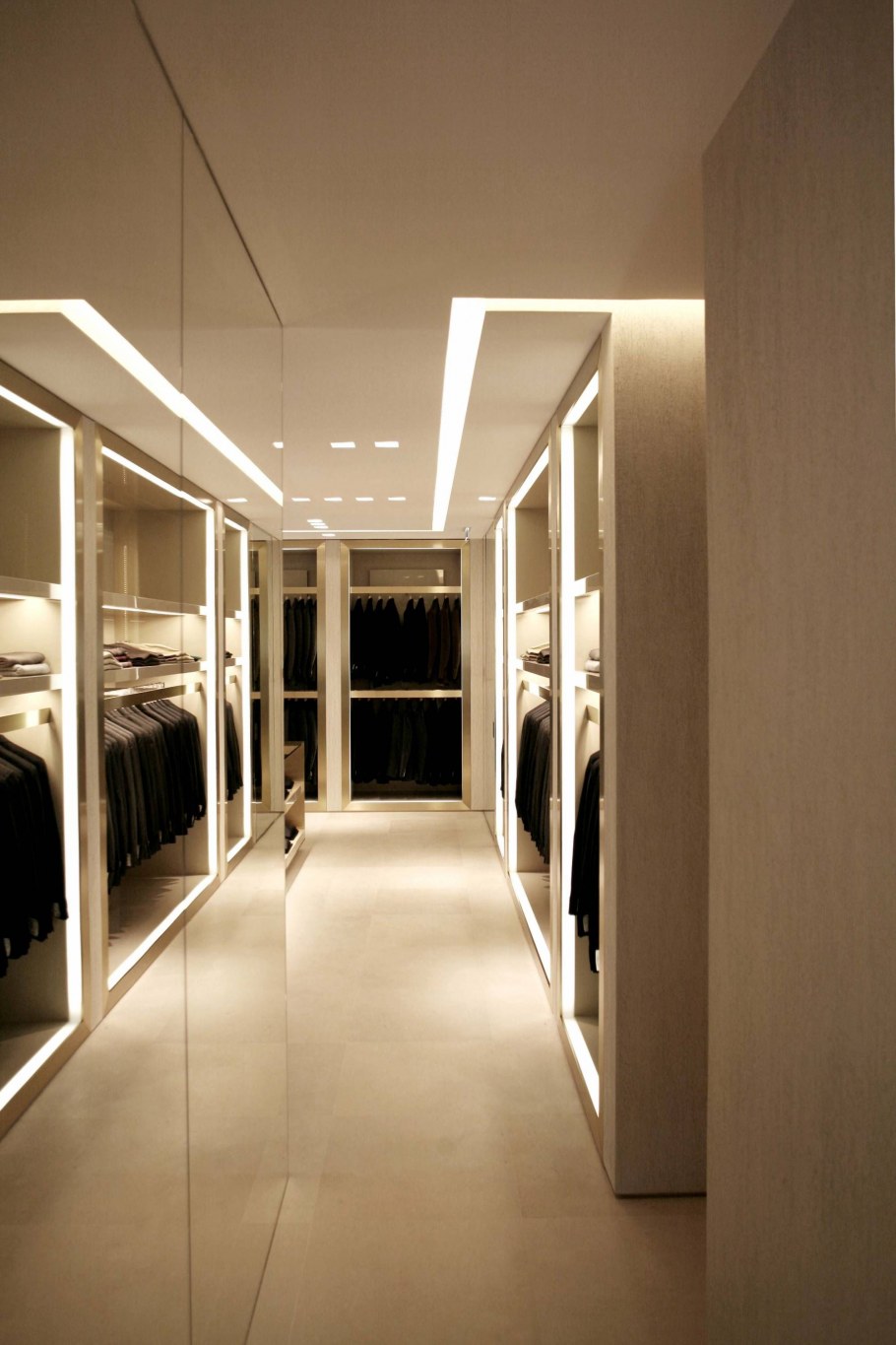 Подсветка в гардеробной