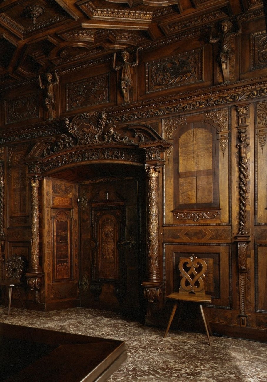 Внутренний интерьер замка