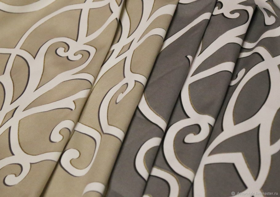 Шторы с узором вензеля