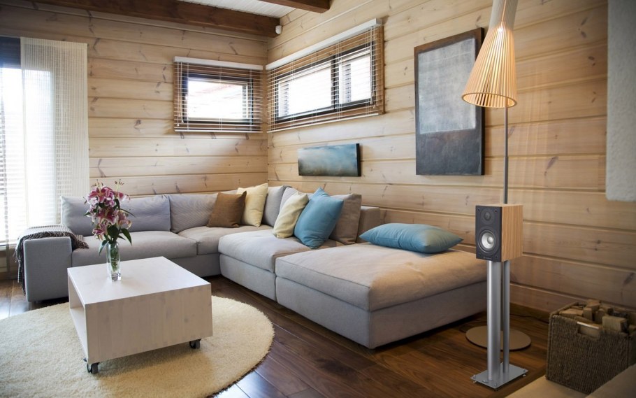 Имитация бруса в интерьере гостиной