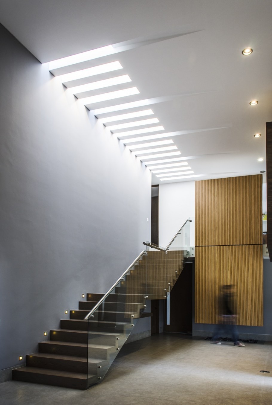 Потолок над лестницей на второй этаж