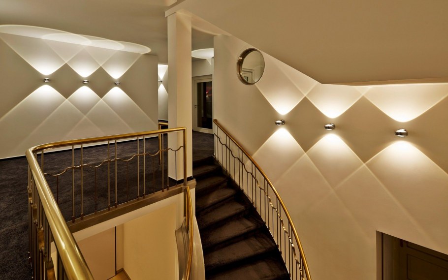 Светильники на лестничный марш