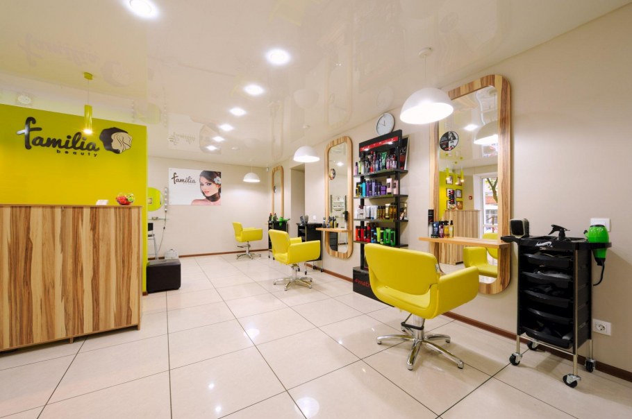 Салон красоты в бело желтом цвете