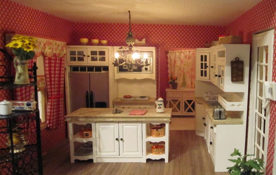 Красная кухня в стиле Кантри