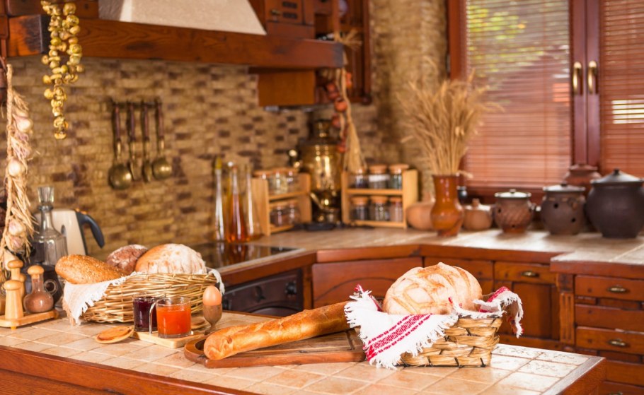 Кухня в древестном стиле