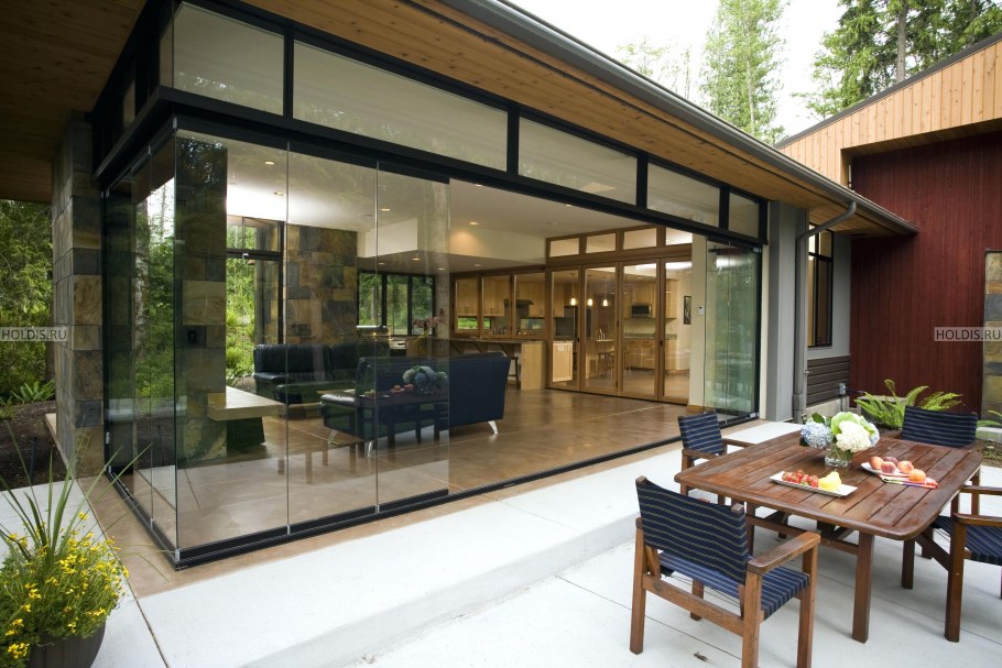 Безрамное остекление веранды