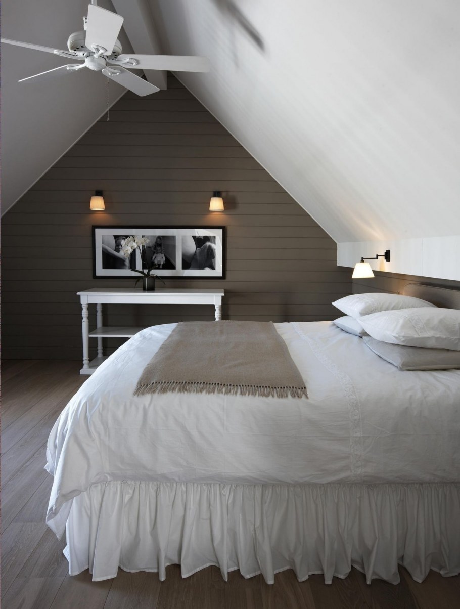 Интерьер мансарды в белом цвете