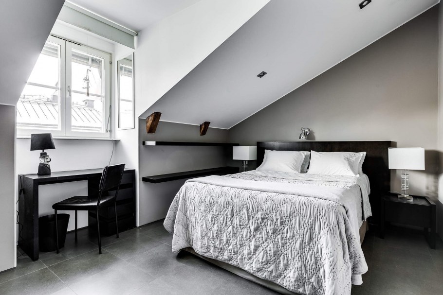 Мансардная спальня в серых тонах