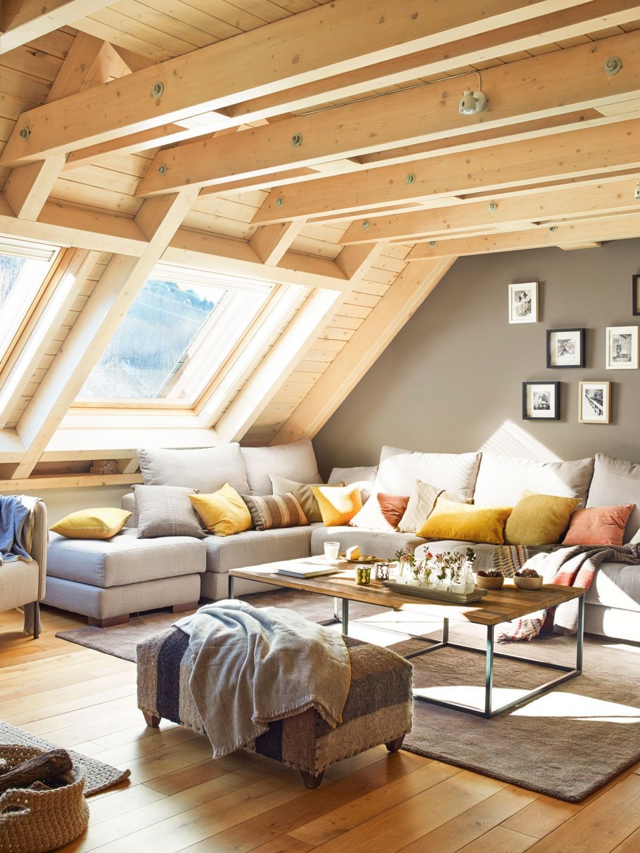 Интерьер мансардной комнаты в частном доме