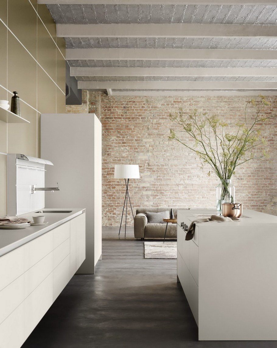 Кирпич и мрамор в интерьере кухни