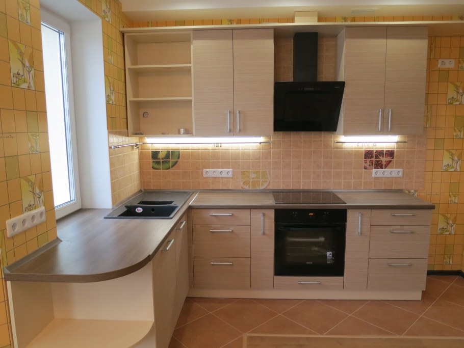 Бежевая столешница на кухне