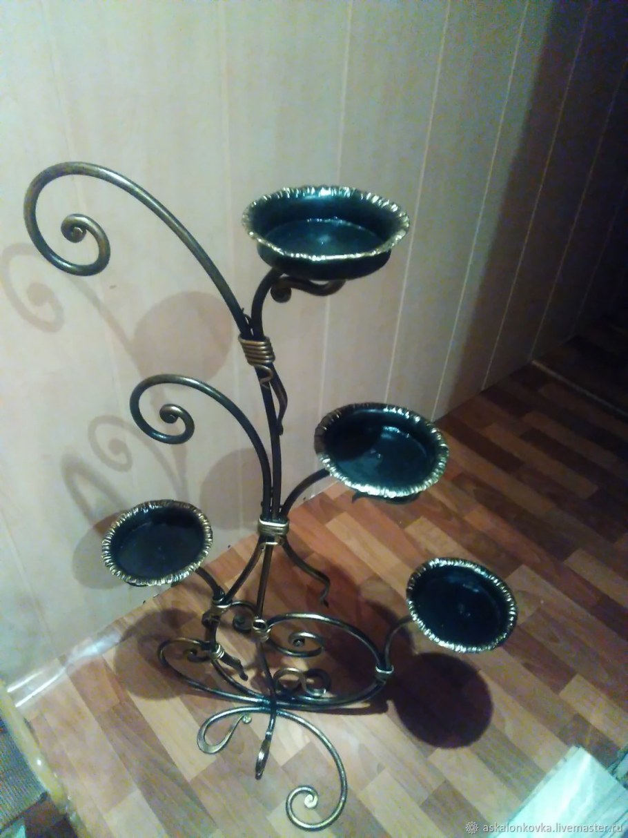 Кованые горшки под цветы