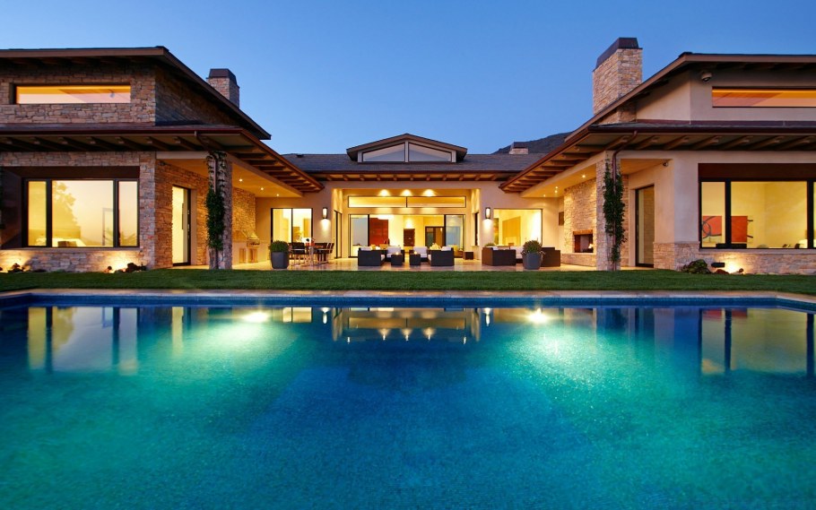 Шикарный особняк с бассейном