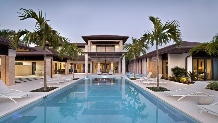 Богатый дом с бассейном