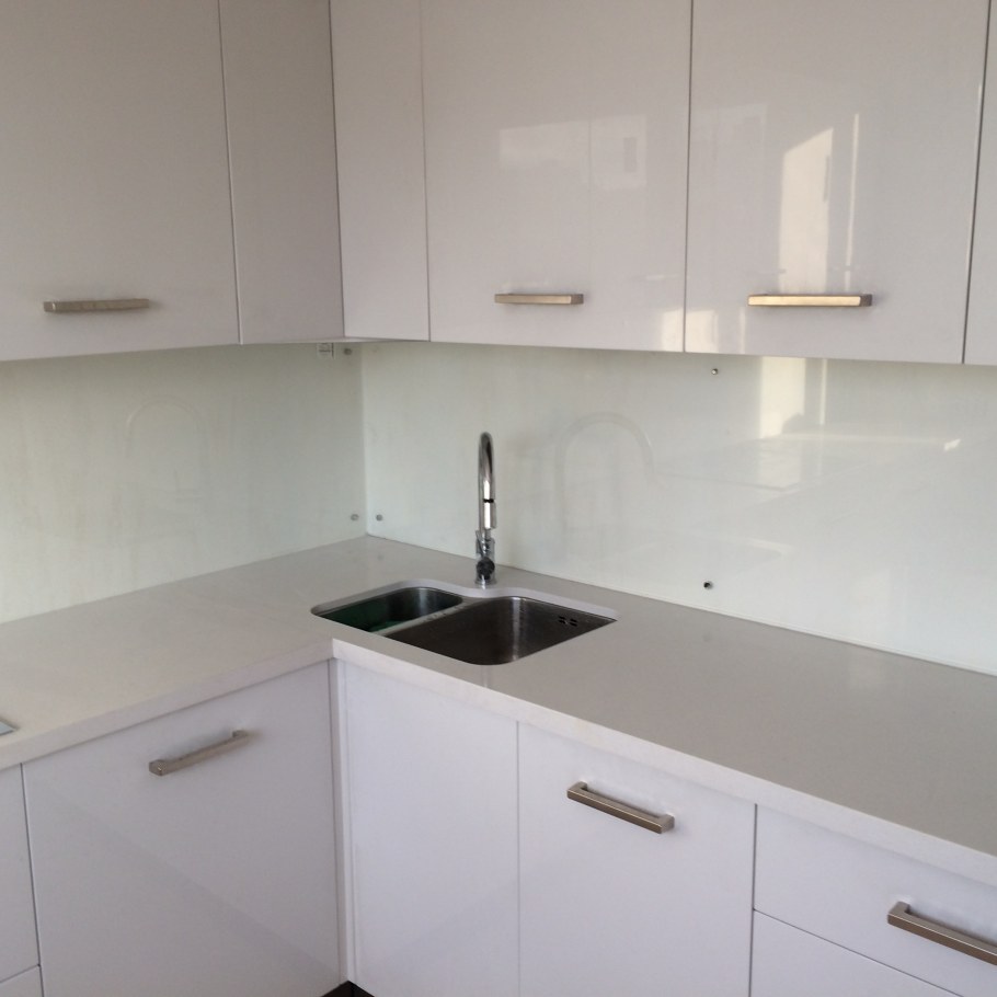 Матовый стеклянный фартук